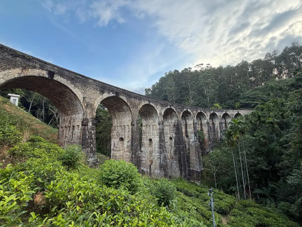 nine-arch-bridge-sri-lanka-ella.webp
